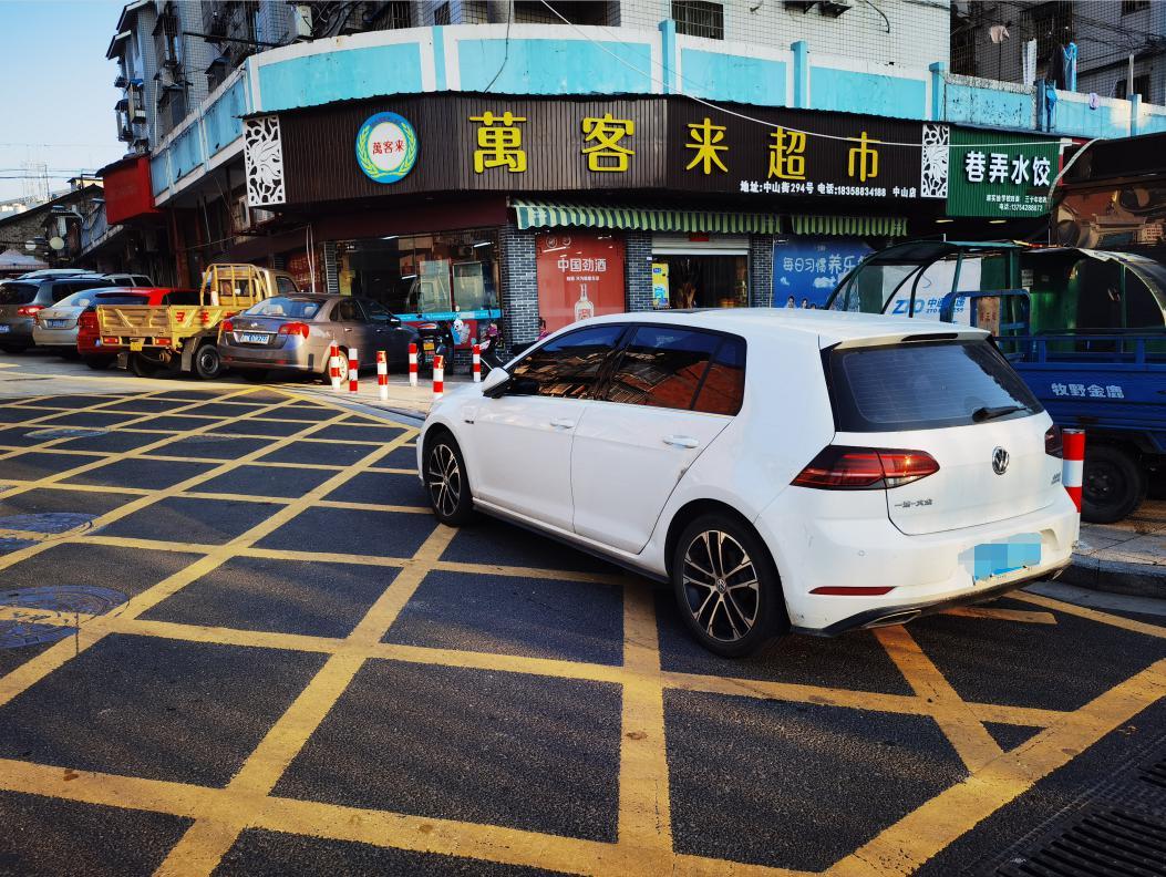 守望最新举报背后的神秘面纱，巷弄深处的特色小店探索