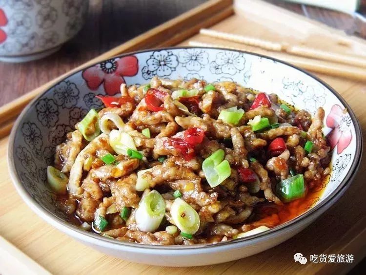 川菜经典特色菜制作教程，探寻川菜美食，体验内心平静的烹饪之旅