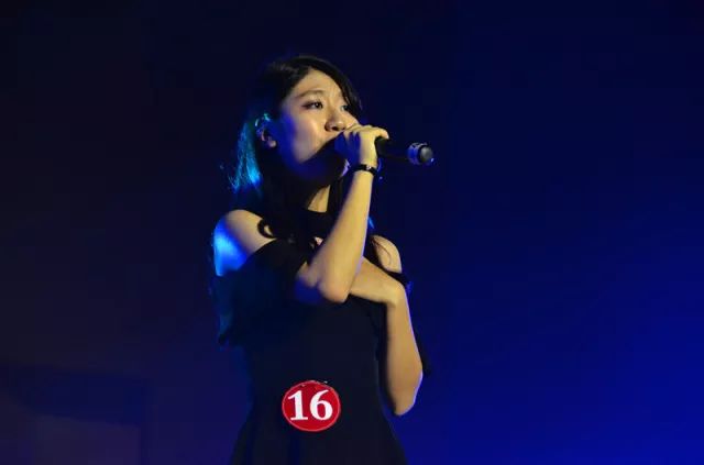 赵秀丽，舞台璀璨明珠与生活中的暖心演员