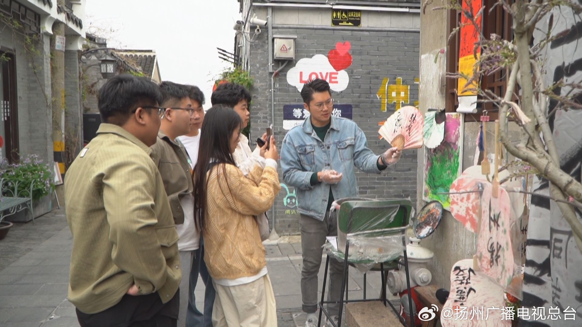 中国三三传媒最新动态，小巷中的独特风味探索之旅