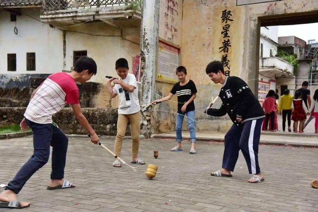 自然美景探险之旅，寻找内心平和节奏与最新打陀螺体验