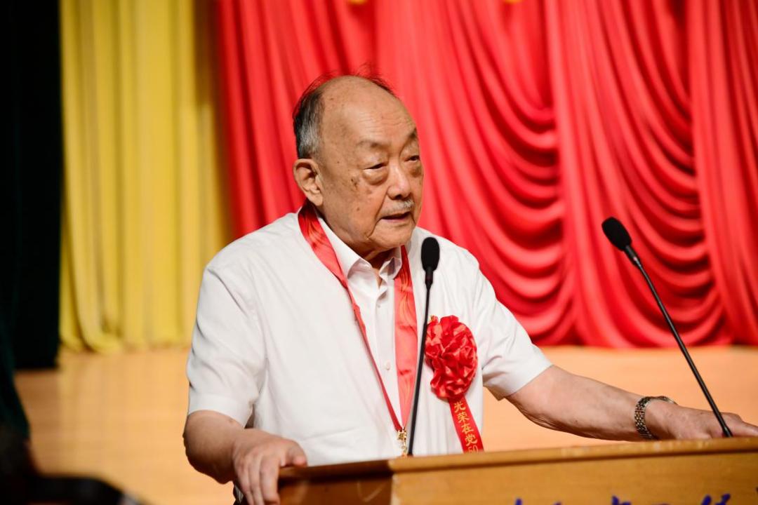 杨士莪最新日常趣事分享，友情与温馨纽带的故事